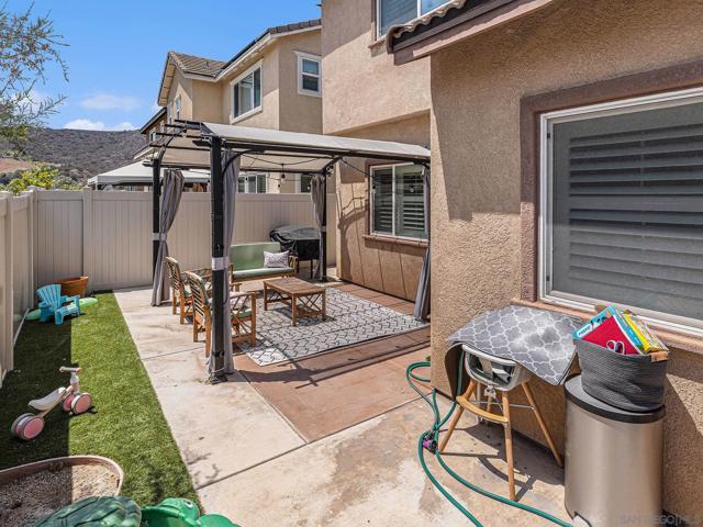 35406 Brown Galloway Ln, Fallbrook CA: https://media.crmls.org/mediaz/421c5c12-7a0e-4394-bbae-9491fab1059a.jpg