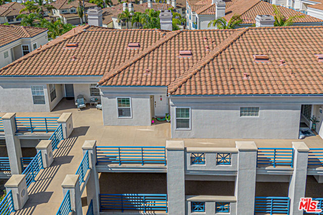 415 Townsquare Lane, Huntington Beach CA: https://media.crmls.org/mediaz/421c8906-a921-44c1-a494-bf4394d9eed1.jpg