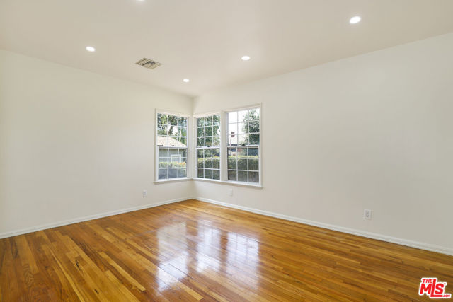 248 N Canyon Boulevard, Monrovia CA: https://media.crmls.org/mediaz/421cbec8-3a62-4903-9f9f-ef6a4342aad0.jpg