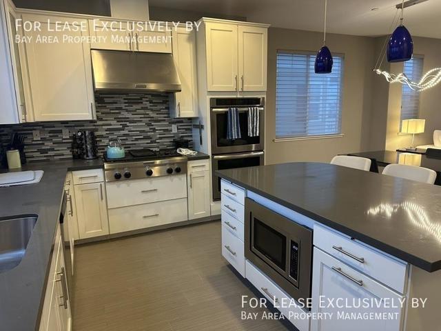 654 Sea Anchor Drive, Redwood City CA: https://media.crmls.org/mediaz/421cf058-6b29-4271-abd3-78f1aed91a02.jpg