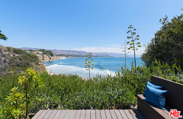 28808 Cliffside Drive, Malibu CA: https://media.crmls.org/mediaz/421d04d3-30e8-47bc-94d6-9e34fa36270c.jpg