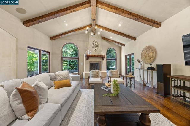 80 Rheem Blvd, Orinda CA: https://media.crmls.org/mediaz/421d0ee3-f9a0-4752-91c3-6babc232ce9e.jpg