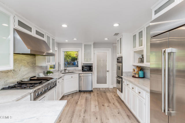 Detail Gallery Image 9 of 40 For 19443 Hatteras St, Los Angeles,  CA 91356 - 4 Beds | 4 Baths