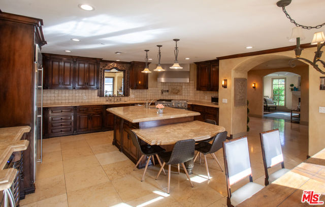 3501 Caribeth Drive, Encino CA: https://media.crmls.org/mediaz/421e2ef0-c08a-4648-af0b-cf28c5246a71.jpg