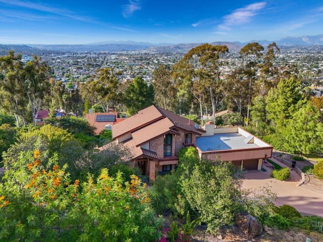 1586 Kimberly Woods Dr, El Cajon CA: https://media.crmls.org/mediaz/421ef69e-2a8e-42bb-9309-50000f895ea9.jpg