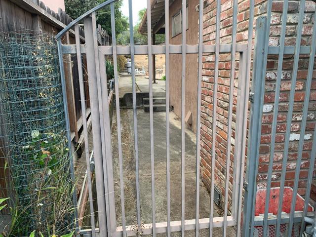 2847 Ralston Way, Hayward CA: https://media.crmls.org/mediaz/421f1703-c8ba-4019-b25c-f6f914015cb3.jpg