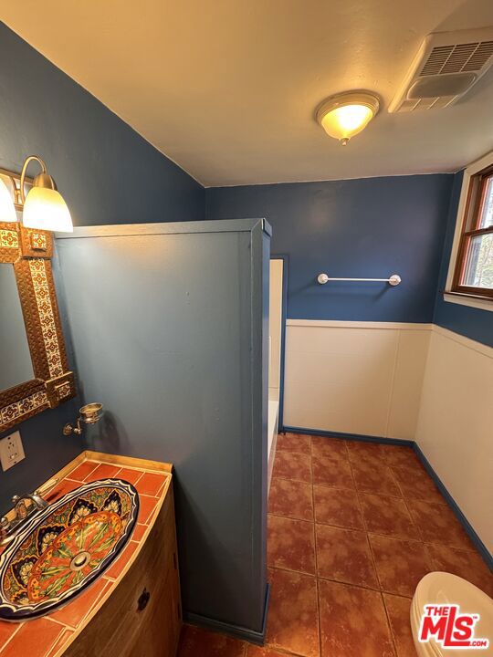2437 Granville Avenue, Los Angeles CA: https://media.crmls.org/mediaz/421fd4e9-e82a-4ceb-b1bd-b1c711a8cab0.jpg