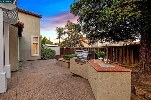 1340 Breakwater Way, Brentwood CA: https://media.crmls.org/mediaz/42202ccf-a963-45b1-9119-722978b9cace.jpg
