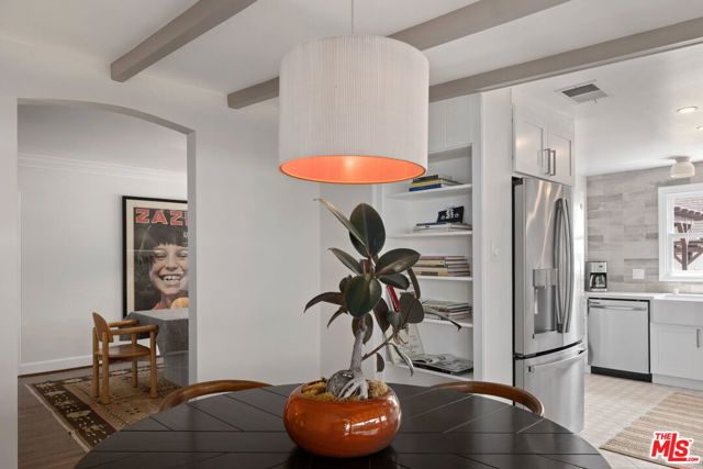 4654 Denny Avenue, Toluca Lake CA: https://media.crmls.org/mediaz/4220c86e-26f5-43f0-b09a-3e927f7914e7.jpg