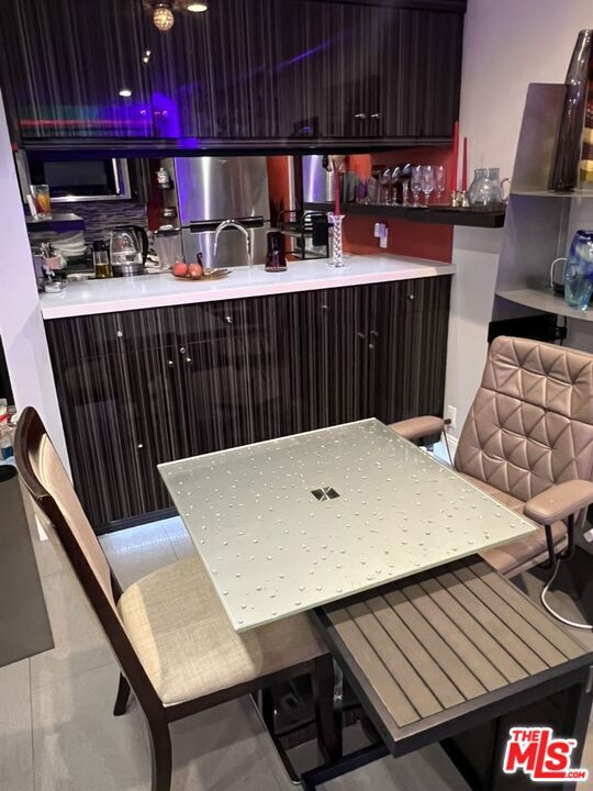 950 N Kings Road, West Hollywood CA: https://media.crmls.org/mediaz/4220d5fc-5f06-4c37-a8a3-a2466d4532c4.jpg