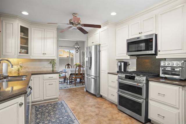 1990 Willowbrook Drive, Oceanside CA: https://media.crmls.org/mediaz/422115fc-8161-4007-9bbc-86c02bbf9ec0.jpg