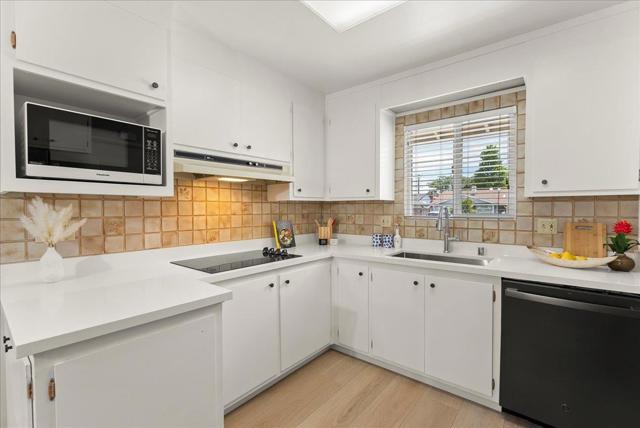 897 Loyalton Drive, Campbell CA: https://media.crmls.org/mediaz/42211d5a-0c22-4a2f-8d2b-1fe5e98f1d68.jpg