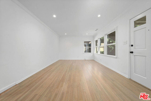 11347 CASHMERE Street, Los Angeles CA: https://media.crmls.org/mediaz/4221829e-195e-4506-8b1e-c785878abfc6.jpg