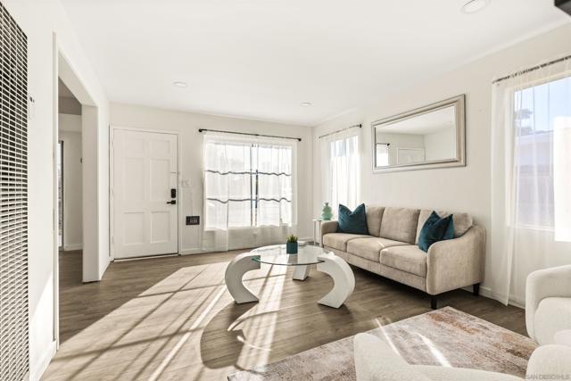 3811 Boren St, San Diego CA: https://media.crmls.org/mediaz/422191cc-a38b-4f82-9a4e-b236b3b1d7e8.jpg