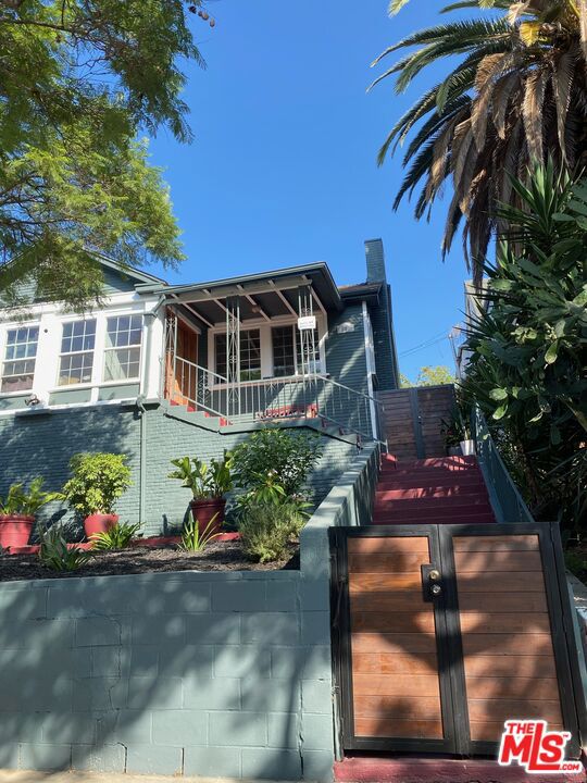 806 Oxford Avenue, Los Angeles, California 90029, 4 Bedrooms Bedrooms, ,2 BathroomsBathrooms,Single Family Residence,For Sale,Oxford,23282607