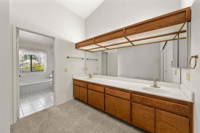 Detail Gallery Image 11 of 25 For 1367 Heritage Ct, Escondido,  CA 92027 - 3 Beds | 2 Baths