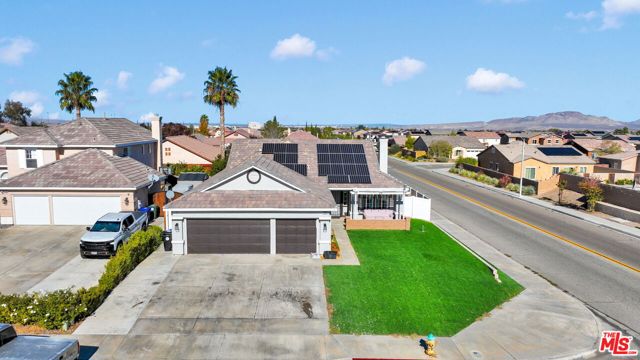 13292 Via Del Lago, Victorville CA: https://media.crmls.org/mediaz/4223c20e-7a32-4aa1-9a17-d8fceb540635.jpg