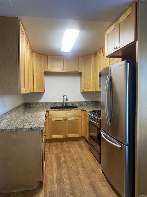 Image 4 of 18 For 2088 Montgomery Avenue J