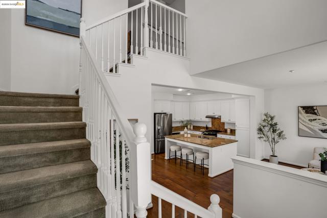 1623 Fortmann Way, Alameda CA: https://media.crmls.org/mediaz/4224804c-4742-43ce-b688-aef75dde916e.jpg