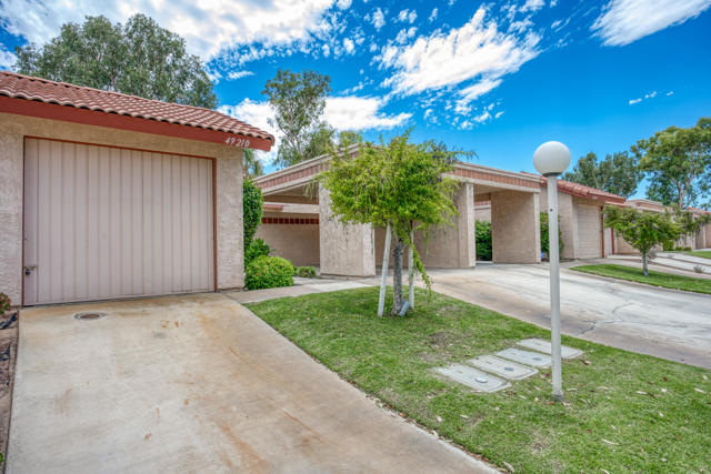 49210 Douglas Street Street, Indio CA: https://media.crmls.org/mediaz/4224839a-ecfe-4225-a38c-d989db93f1bb.jpg