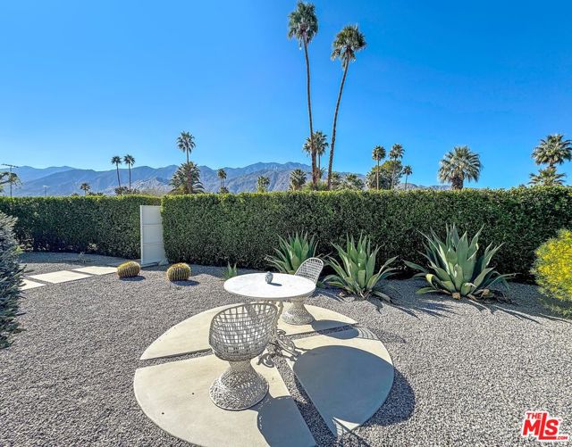 2235 E Paseo Gracia, Palm Springs CA: https://media.crmls.org/mediaz/4225eda1-f976-4a9e-90ab-ef4c4798864b.jpg