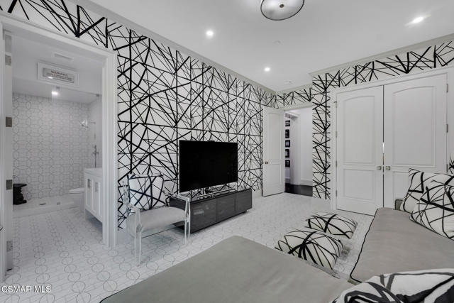 2259 Melford Court, Westlake Village CA: https://media.crmls.org/mediaz/4225fbcf-ceff-4db6-8f4a-d037e8210e11.jpg