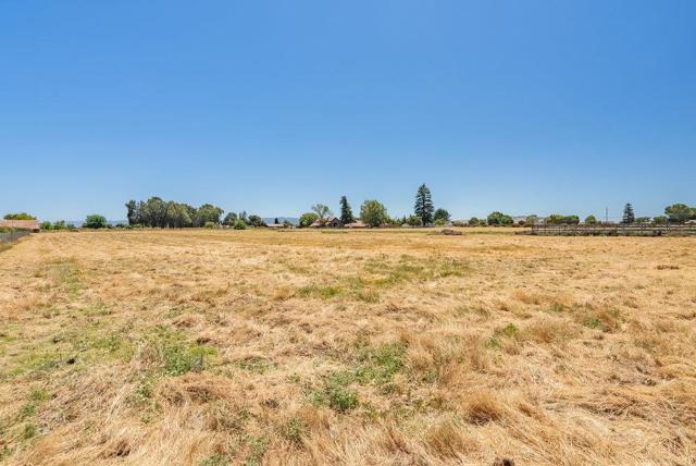 7327 Lovers Lane, Hollister CA: https://media.crmls.org/mediaz/422686c3-e93d-4d61-b388-acf1c4a06bbe.jpg