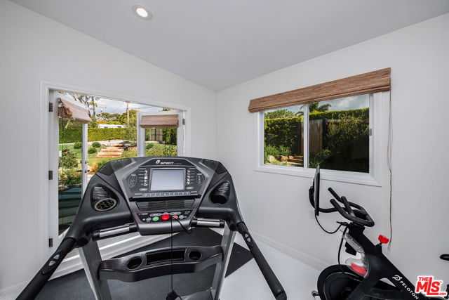 5761 Calpine Drive, Malibu CA: https://media.crmls.org/mediaz/422712c0-519f-405f-929e-dbcab99198a6.jpg