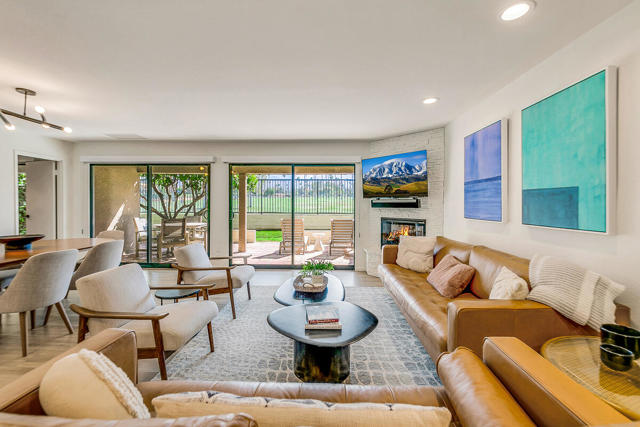 73879 Club Circle Dr, Palm Desert CA: https://media.crmls.org/mediaz/42274dbd-5aa9-485e-9831-aea1d33ea018.jpg