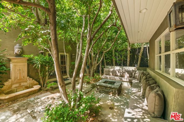 9053 Elevado Street, West Hollywood CA: https://media.crmls.org/mediaz/42279f82-9617-4b8d-8b1c-151314ff2a27.jpg