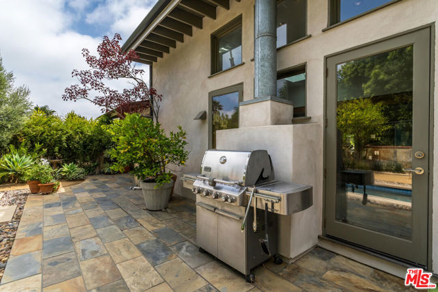 8631 Allenwood Road, Los Angeles CA: https://media.crmls.org/mediaz/4227c1ed-5dca-47fa-b8ae-55e24c85331d.jpg
