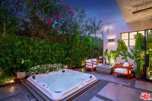745 E Sunset Avenue, Venice CA: https://media.crmls.org/mediaz/4227dff4-6fe6-4e7a-81d1-7ba7e19aa354.jpg