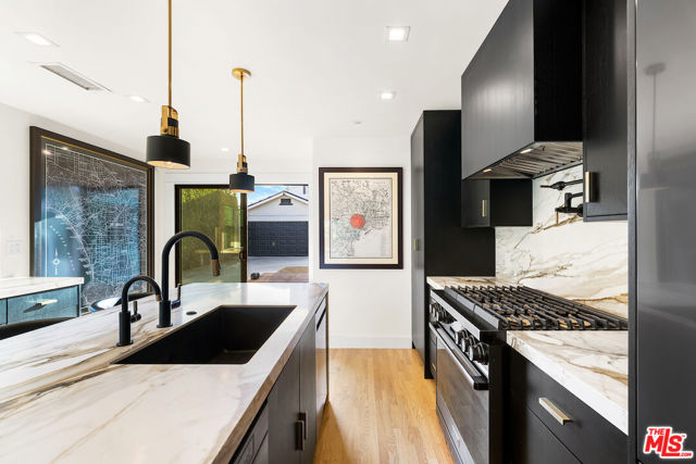 5319 West Boulevard, Los Angeles CA: https://media.crmls.org/mediaz/42289467-a91a-4d15-b53d-f22115a47feb.jpg
