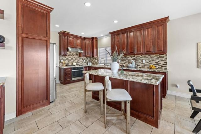 858 Via Barquero, San Marcos CA: https://media.crmls.org/mediaz/42292b76-97ca-4de4-96ad-06eed96404d8.jpg