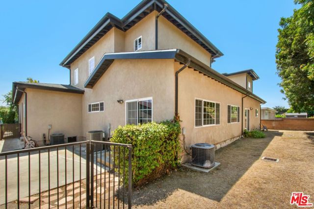 4521 Don Timoteo Drive, Los Angeles CA: https://media.crmls.org/mediaz/422a2727-67f7-482c-97d0-d391e78f89ae.jpg