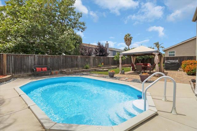 1751 Brighton Drive, Hollister CA: https://media.crmls.org/mediaz/422afe1c-12c5-4bb1-acc2-a9ccfd9f8338.jpg