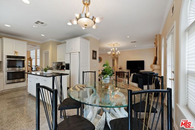 2431 Benedict Canyon Drive, Beverly Hills CA: https://media.crmls.org/mediaz/422b0482-26e9-49a0-a666-d6be92e87c49.jpg