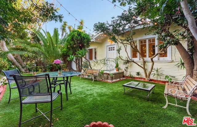 3110 Highland Avenue, Santa Monica CA: https://media.crmls.org/mediaz/422b21ca-a992-4c83-bca0-1dea77808533.jpg