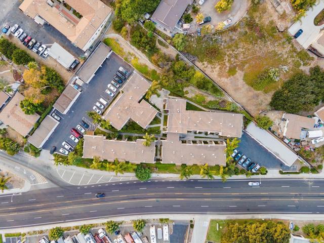 Detail Gallery Image 3 of 27 For 2136 Oceanside Bld, Oceanside,  CA 92054 - 2 Beds | 1 Baths