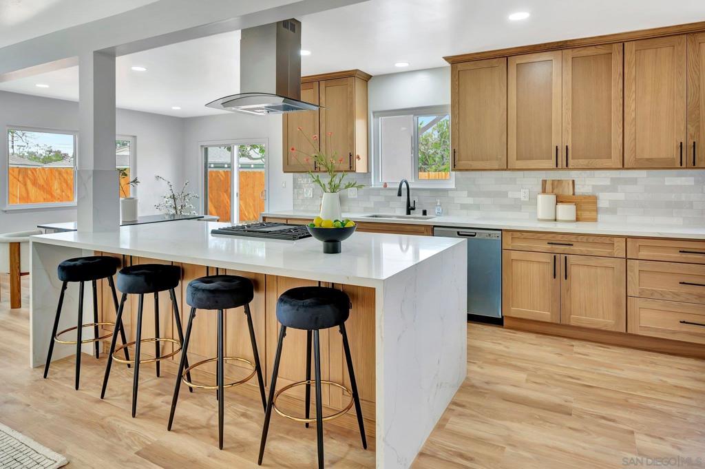 MLS #250034305SD img 12