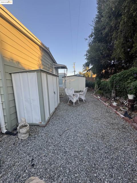 137 Zartop, Oakley CA: https://media.crmls.org/mediaz/422ca0dd-425b-47b2-a555-c14daa08145b.jpg