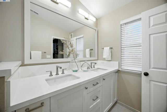 3841 Kamp Dr, Pleasanton CA: https://media.crmls.org/mediaz/422cd7dd-7800-4a41-be74-3f86403c2aab.jpg