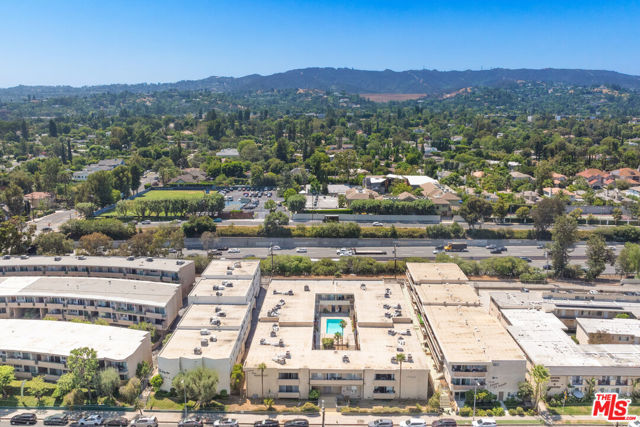 17340 Burbank Boulevard, Encino CA: https://media.crmls.org/mediaz/422d5cc4-fe21-4eca-b01f-af7cdc5d6012.jpg