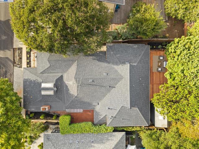 201 Amherst Ave, Kensington CA: https://media.crmls.org/mediaz/422dd0ed-2a2d-4c51-98ea-65e4d263f396.jpg