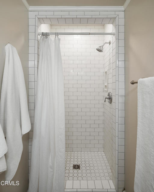 1036 N Chester Avenue, Pasadena CA: https://media.crmls.org/mediaz/422e2a7d-1637-4732-b9ae-cf3d494ce4a0.jpg
