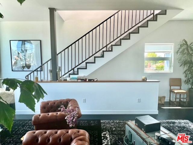 2513 Lincoln Boulevard, Venice CA: https://media.crmls.org/mediaz/422e684f-ae78-4e62-b655-b9346a2b13a9.jpg