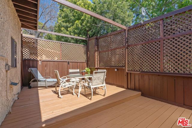 2160 Lake Shore Avenue, Los Angeles CA: https://media.crmls.org/mediaz/422ff975-338f-4840-8d60-71ef724bd8cf.jpg