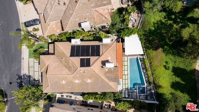 23180 Park Blanco, Calabasas CA: https://media.crmls.org/mediaz/4230315e-e8e9-47ca-b440-45d964377bab.jpg