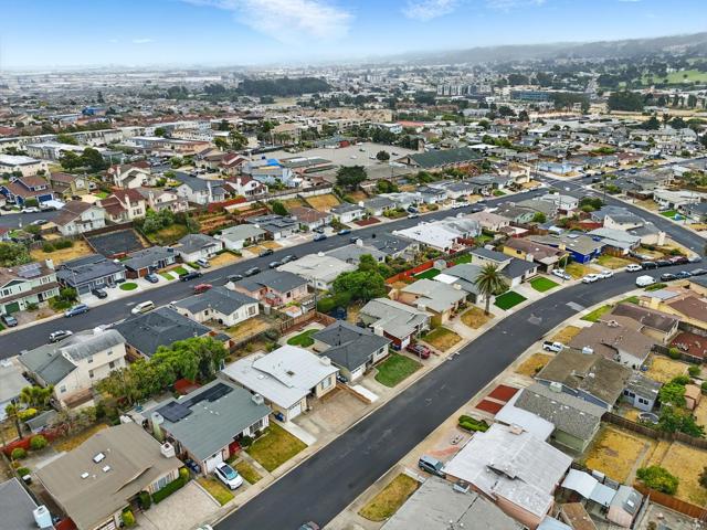328 Heather Way, South San Francisco CA: https://media.crmls.org/mediaz/423052fa-0608-429c-ad0b-adaccefbccab.jpg