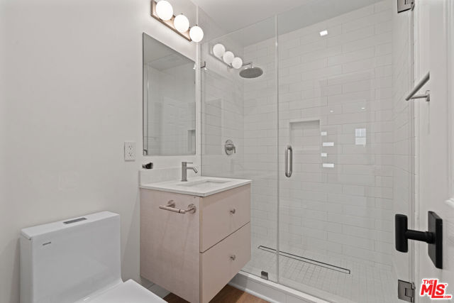 420 S Sepulveda Boulevard, Los Angeles CA: https://media.crmls.org/mediaz/423067c5-58f3-4261-a5a2-09f145193c9c.jpg